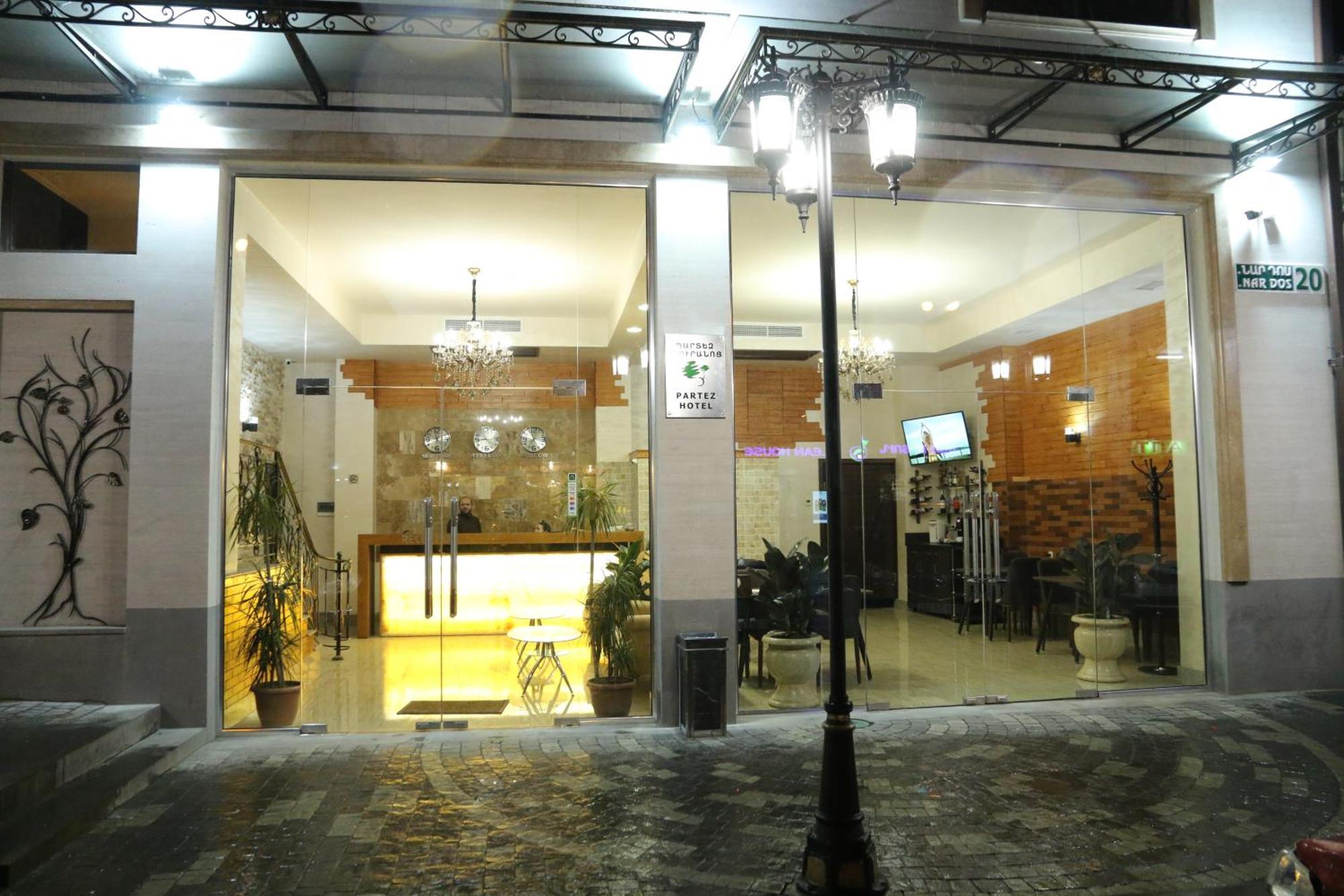 Hotel Partiez เยเรวาน ภายนอก รูปภาพ