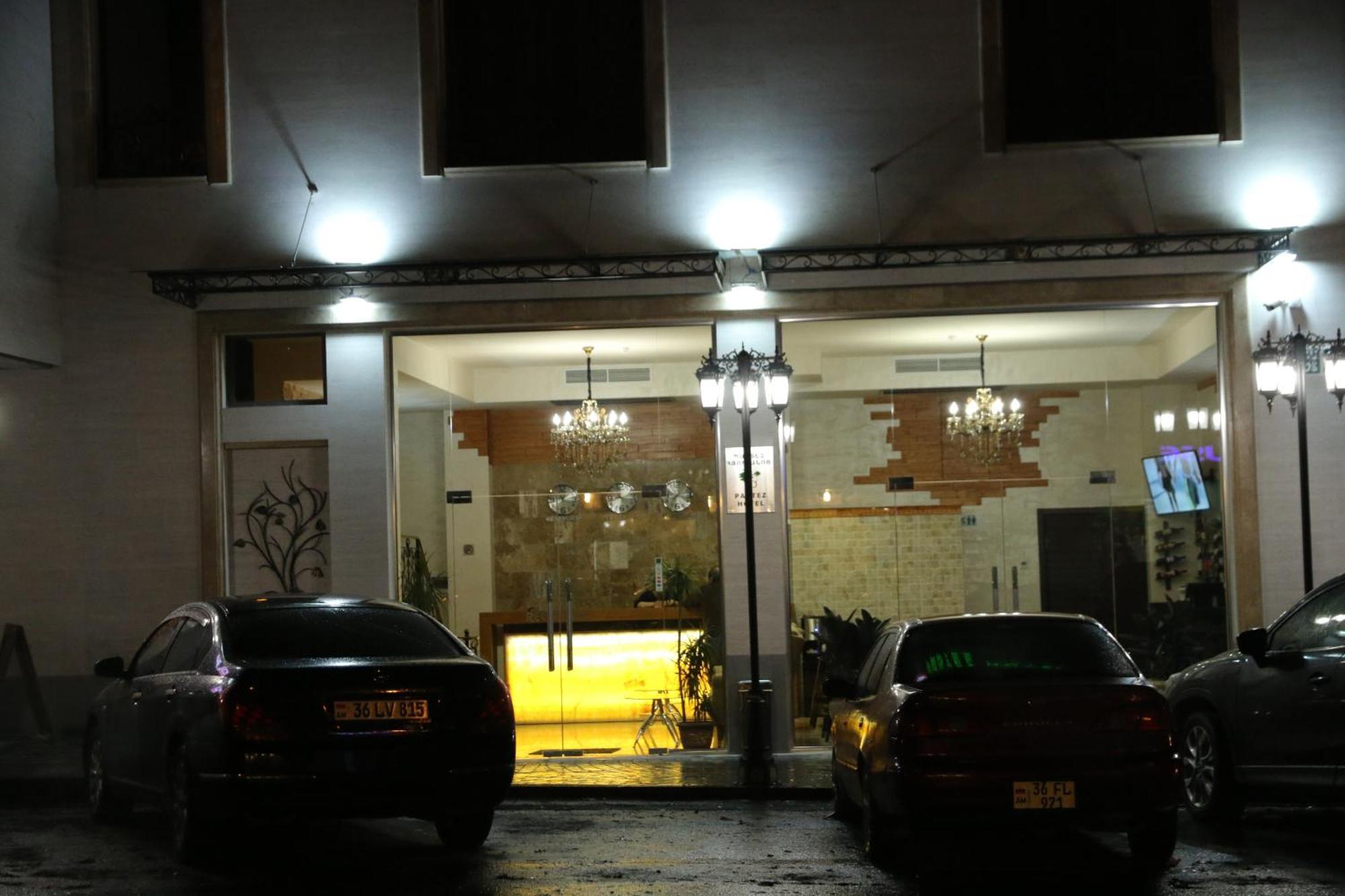 Hotel Partiez เยเรวาน ภายนอก รูปภาพ