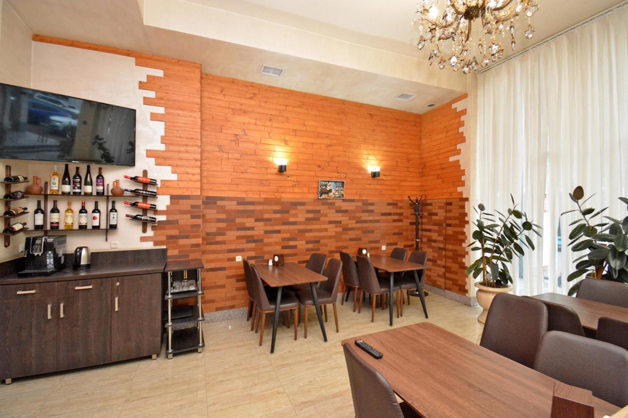 Hotel Partiez เยเรวาน ภายนอก รูปภาพ