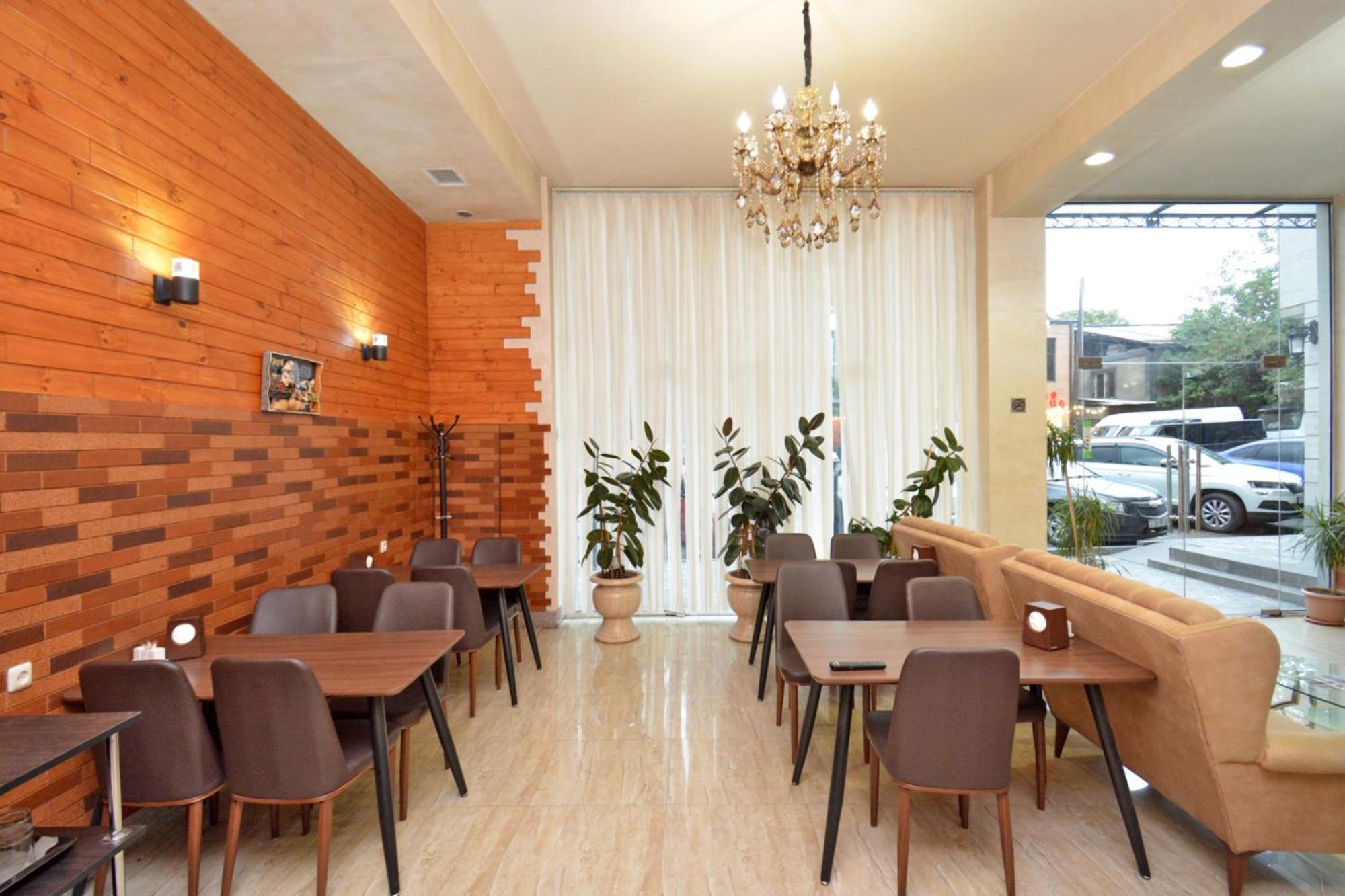 Hotel Partiez เยเรวาน ภายนอก รูปภาพ