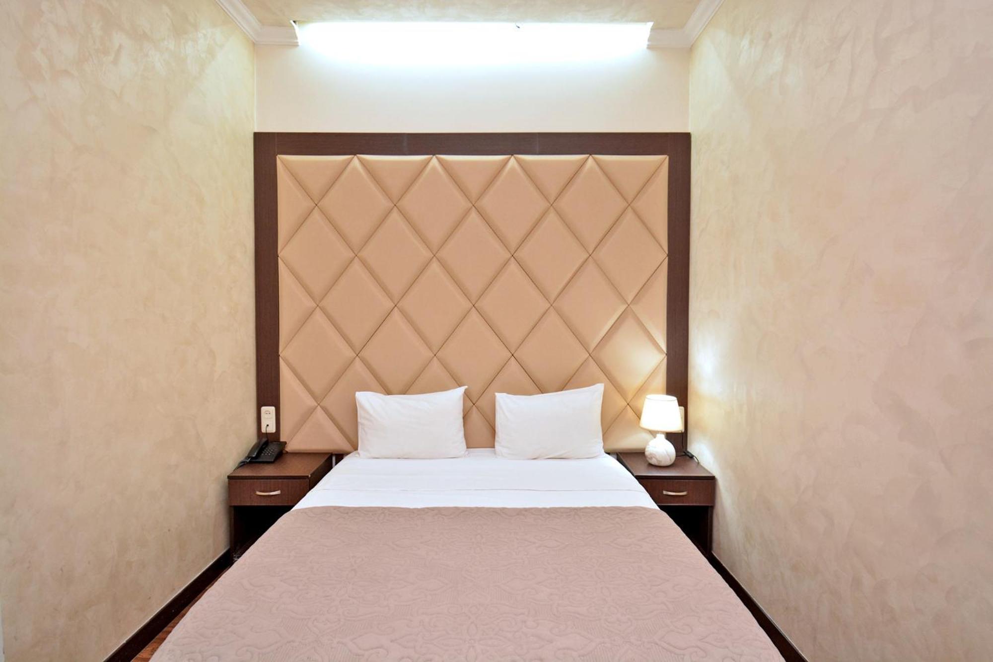 Hotel Partiez เยเรวาน ภายนอก รูปภาพ