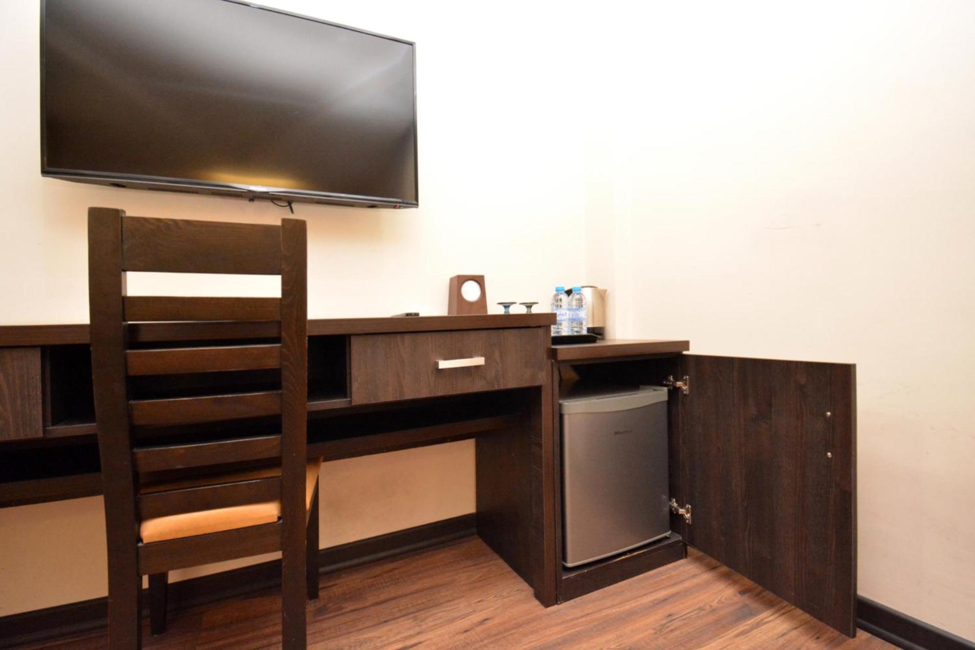 Hotel Partiez เยเรวาน ภายนอก รูปภาพ