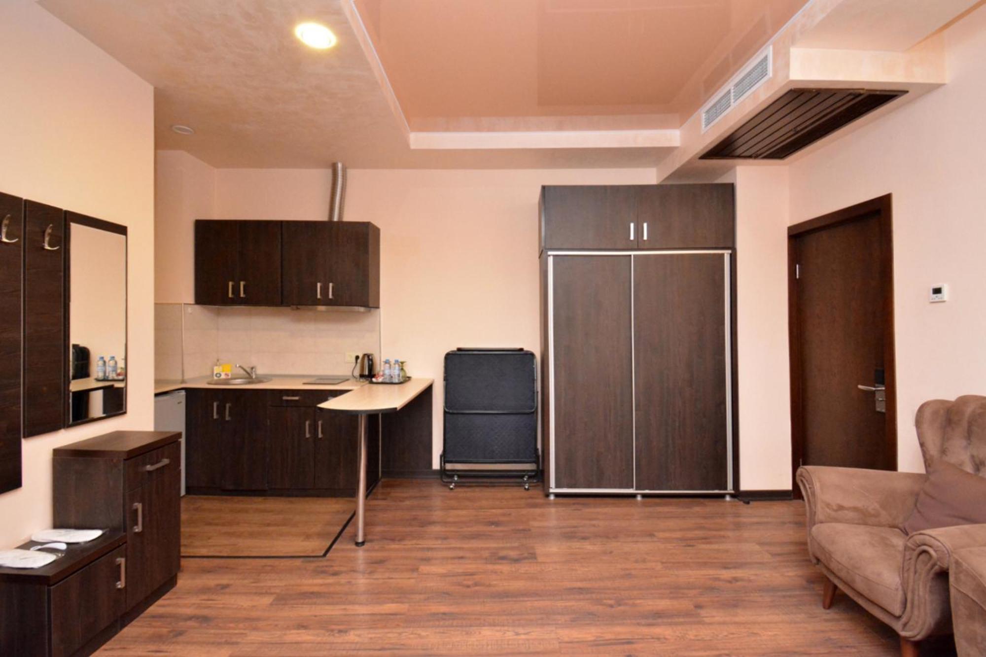 Hotel Partiez เยเรวาน ภายนอก รูปภาพ