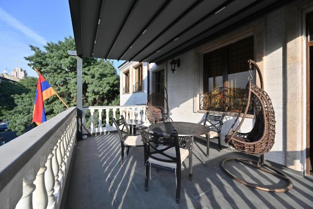 Hotel Partiez เยเรวาน ภายนอก รูปภาพ