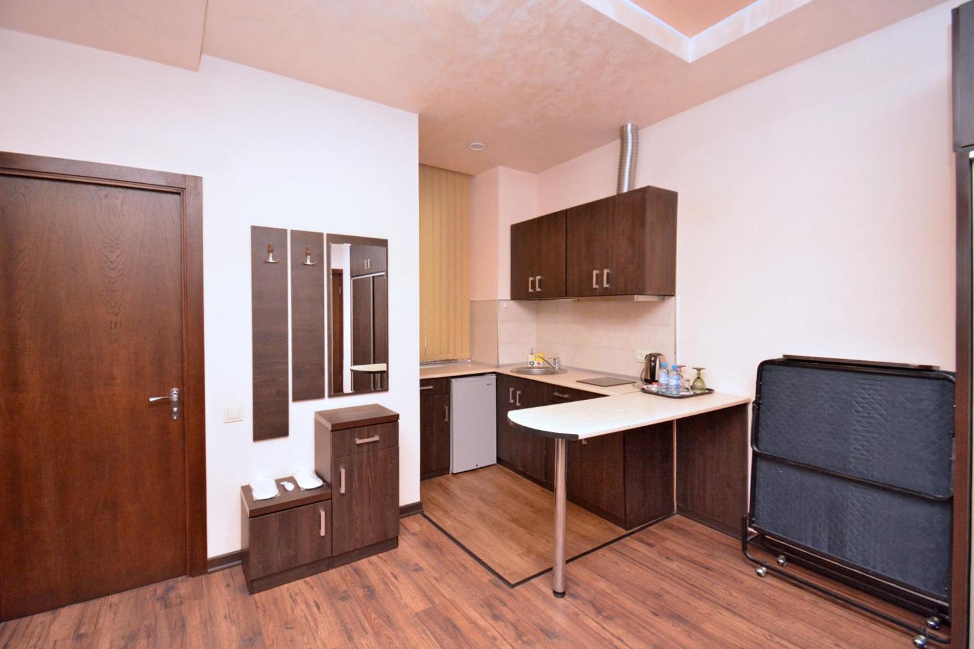 Hotel Partiez เยเรวาน ภายนอก รูปภาพ