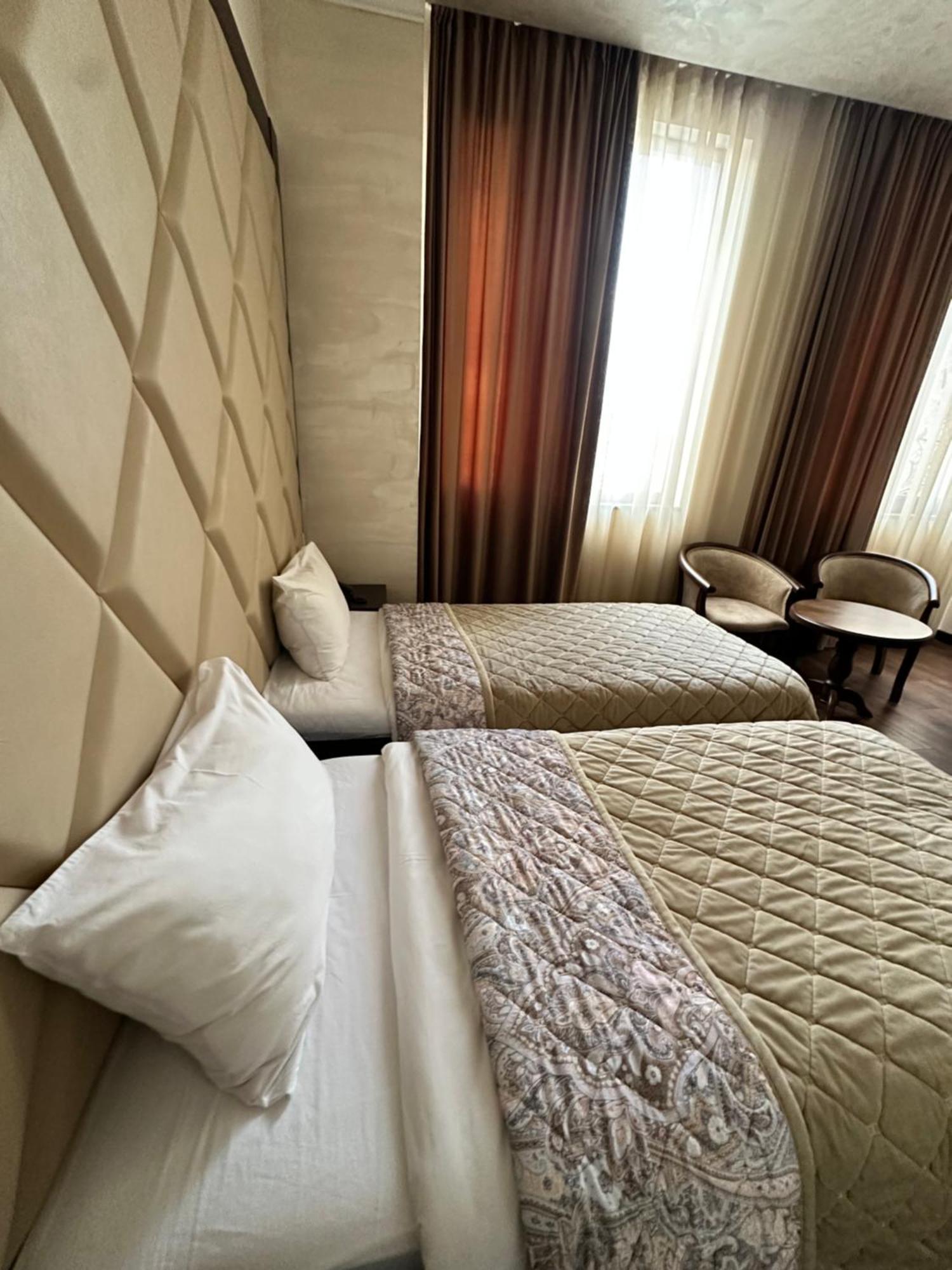 Hotel Partiez เยเรวาน ภายนอก รูปภาพ